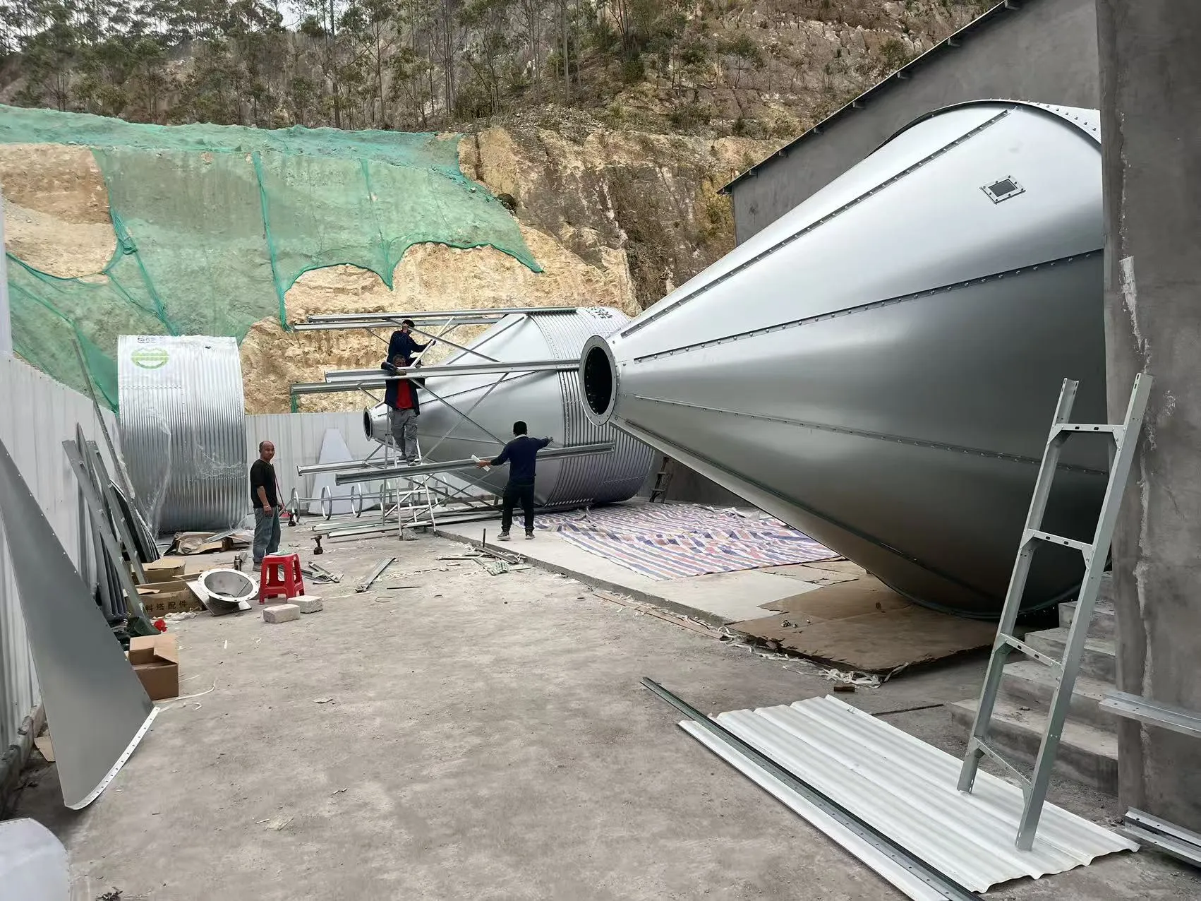 مشروع مزرعة الخنازير واسعة النطاق لشركة Debabrother في مقاطعة Guangdong قيد الإنشاء بقدرة متوقعة تبلغ 300000 خنزير صغير سنويًا