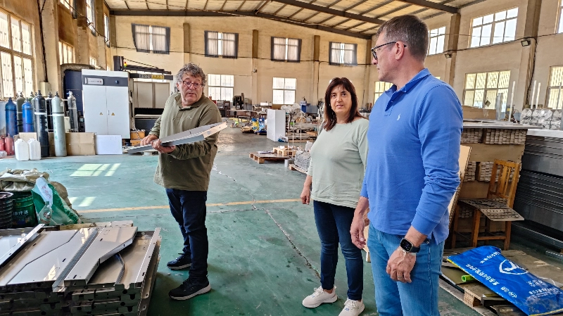 العميل مانولو من إسبانيا لمدة عشر سنوات يزور Debabrother مرة أخرى